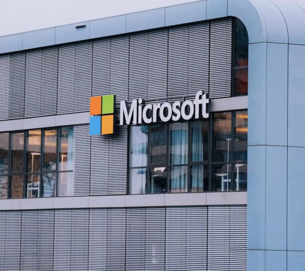 Майже 70% ШІ-бізнесу Microsoft залежать від OpenAI — і це стає проблемою