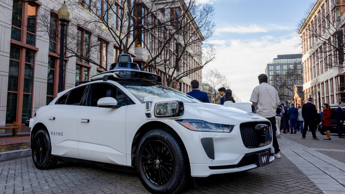 Waymo подвоює витрати на лобіювання у боротьбі за ринок роботаксі проти Uber 2