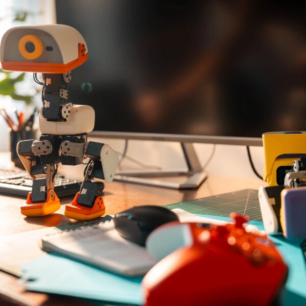 Hugging Face продає робота Microduck за $399