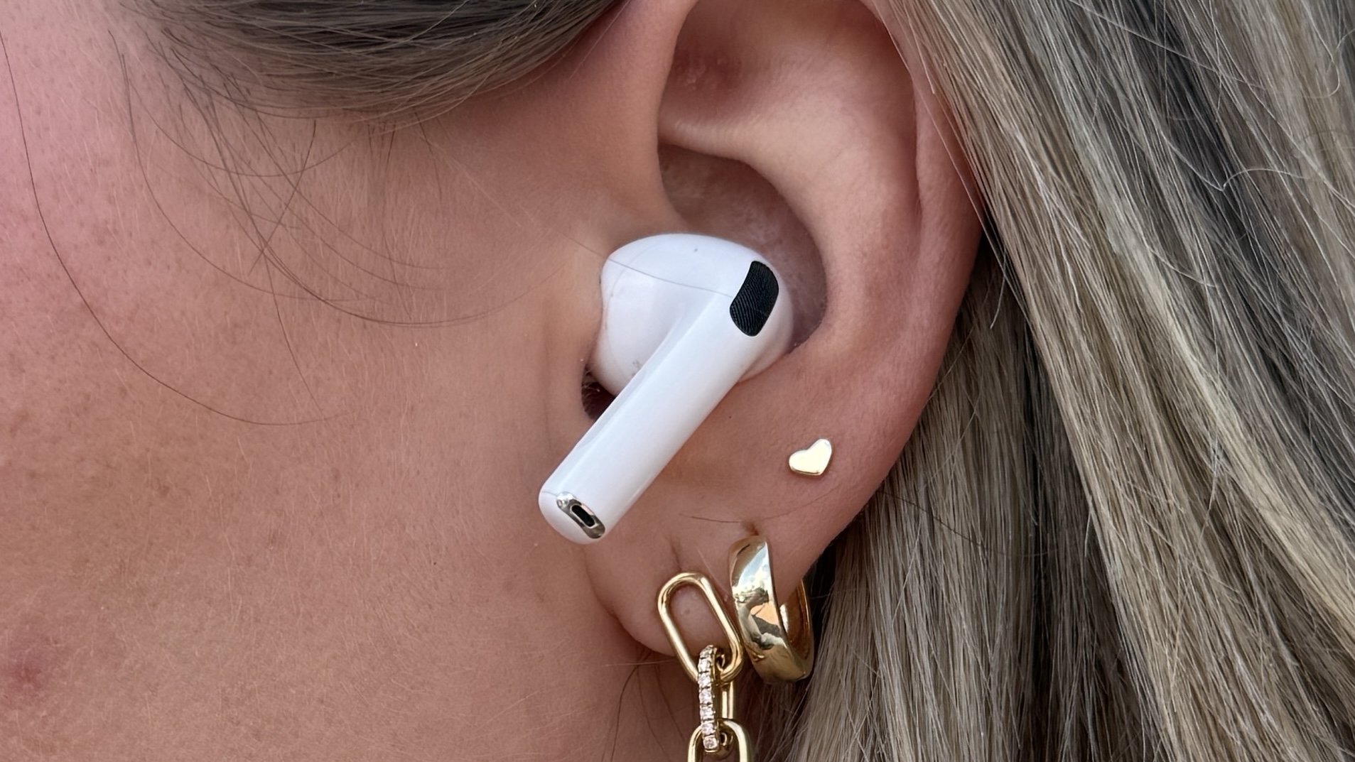 Apple продала 274 мільйони iPhone у 2023 році 3