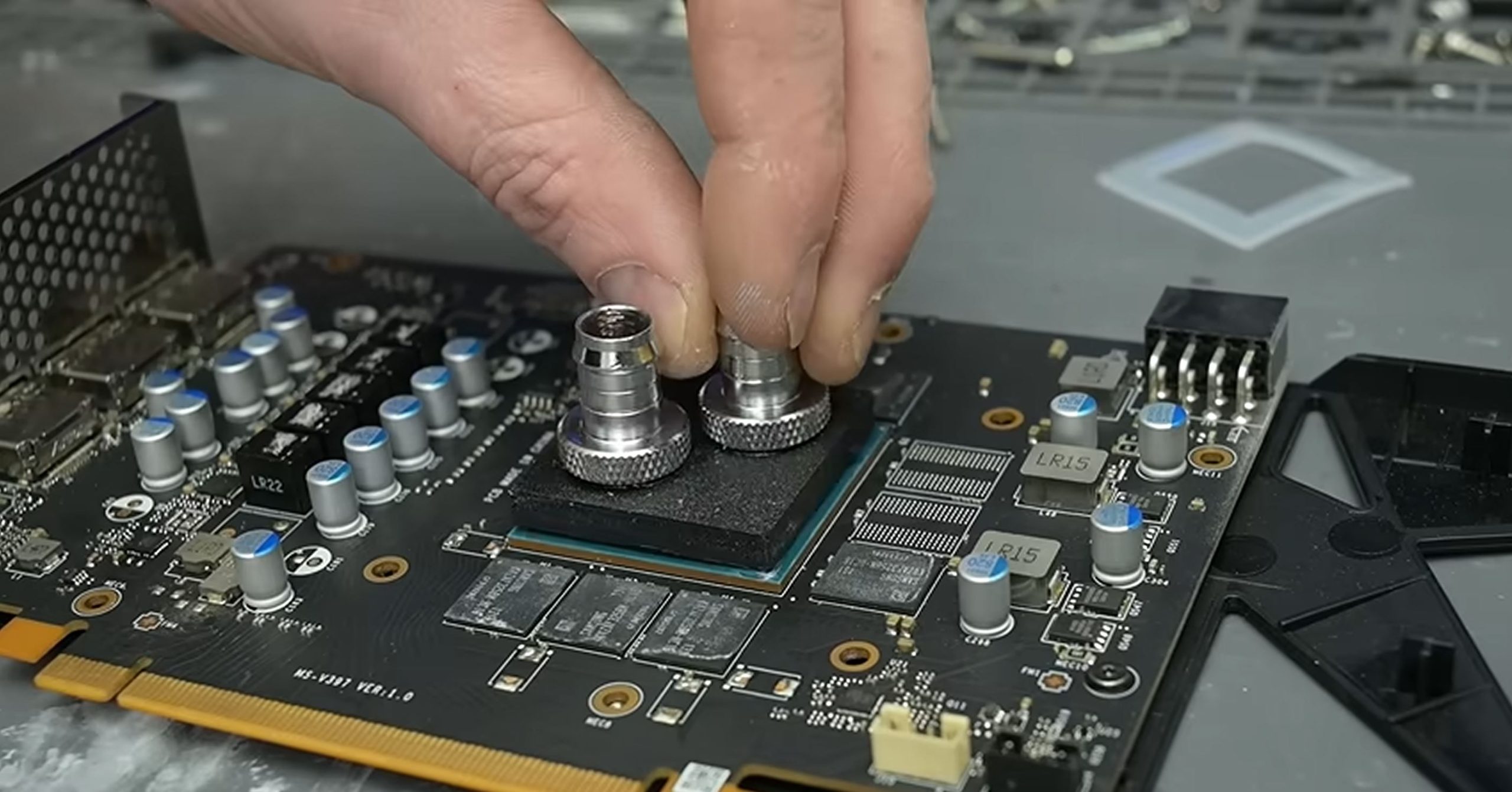 Моддер залив водою чіп RTX 2060, знизивши температуру з 70°C до вражаючих 28°C 2