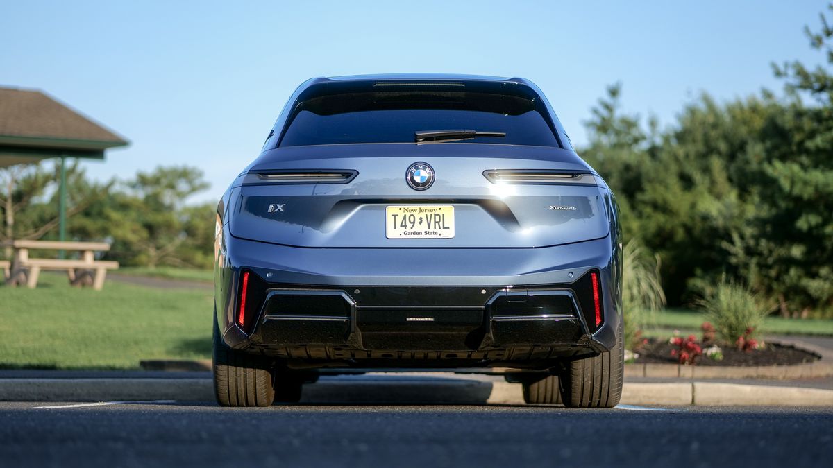 Audi Q6 e-tron проти BMW iX: яку розкішну електроніку обрати 7