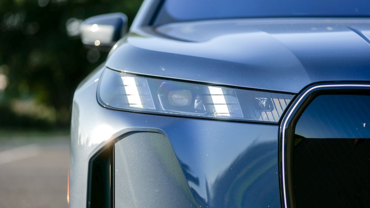 Audi Q6 e-tron проти BMW iX: яку розкішну електроніку обрати 86