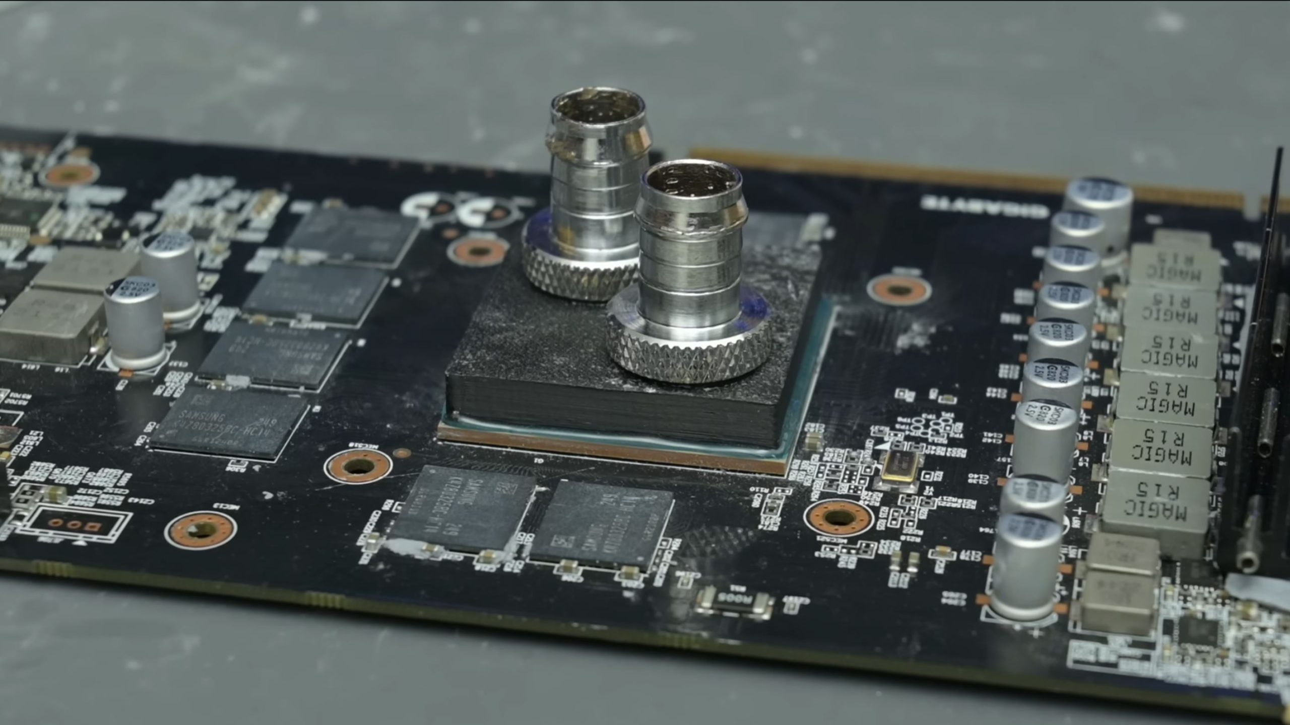 Моддер залив водою чіп RTX 2060, знизивши температуру з 70°C до вражаючих 28°C 5