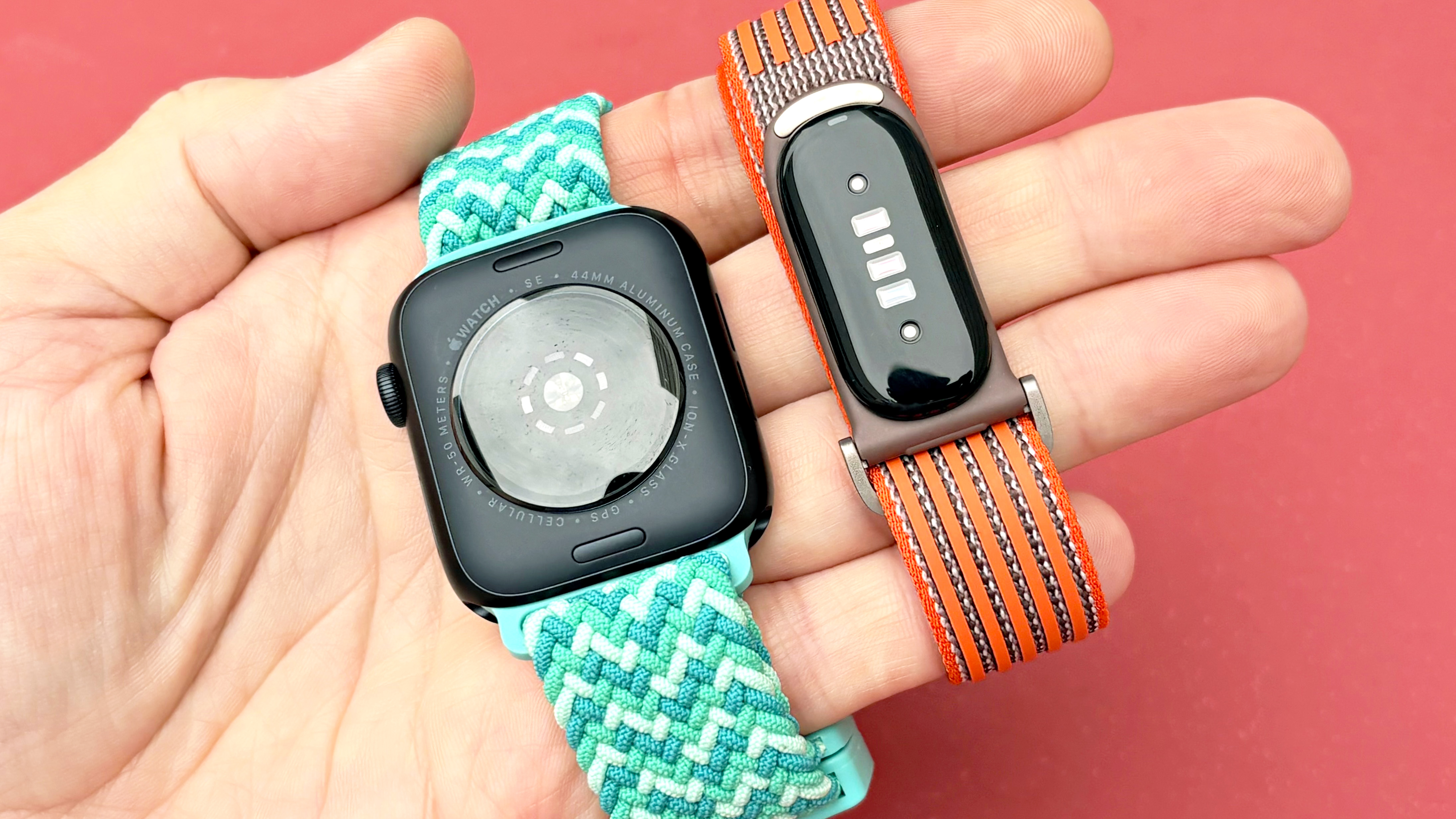 Apple Watch Ultra 3 проти Garmin Cirqa: 12 000 кроків з годинами за $799 та $199 5