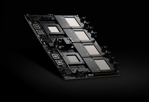 NVIDIA інтегрує 16 Blackwell GPU та 4 CPU у стінний сервер з рідинним охолодженням