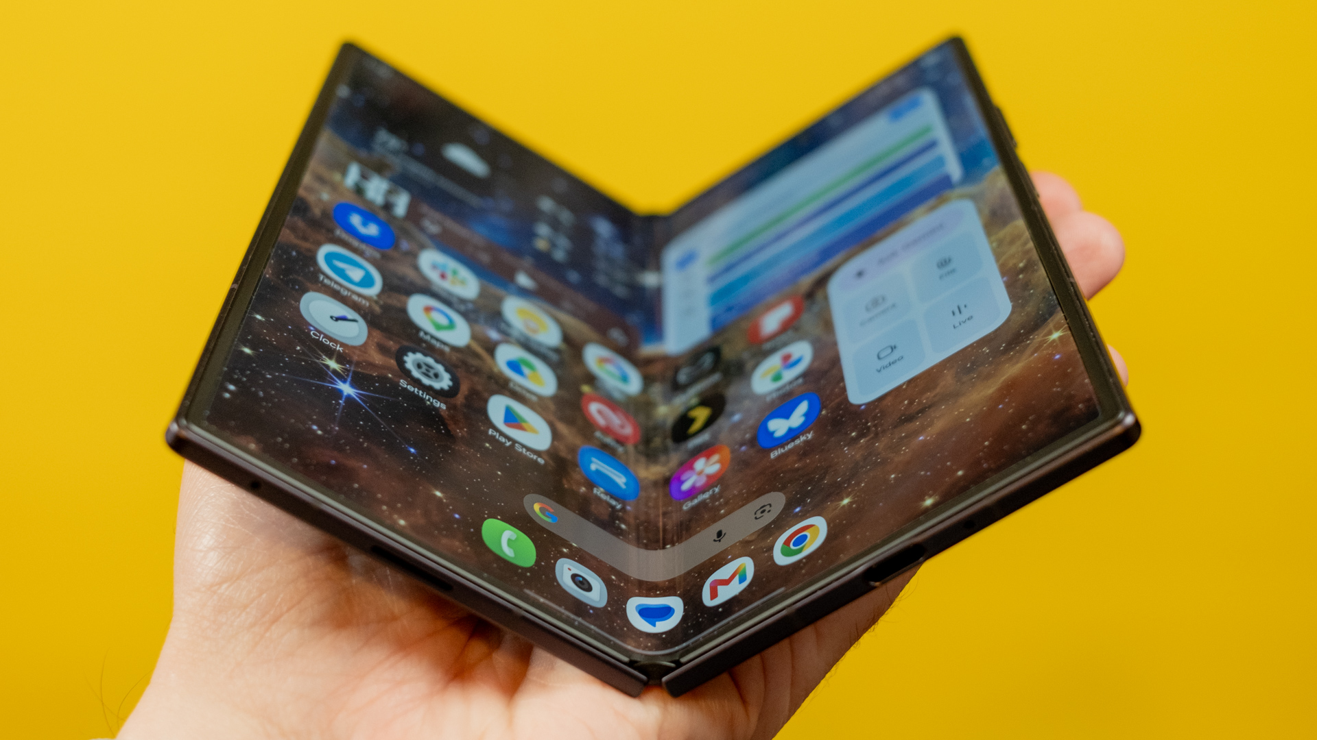 Samsung Galaxy Z Fold 8 Ultra: огляд ультра-складання з ультра-ціною 4 Samsung Galaxy Z Fold 8 Ultra: огляд ультра-складання з ультра-ціною 4