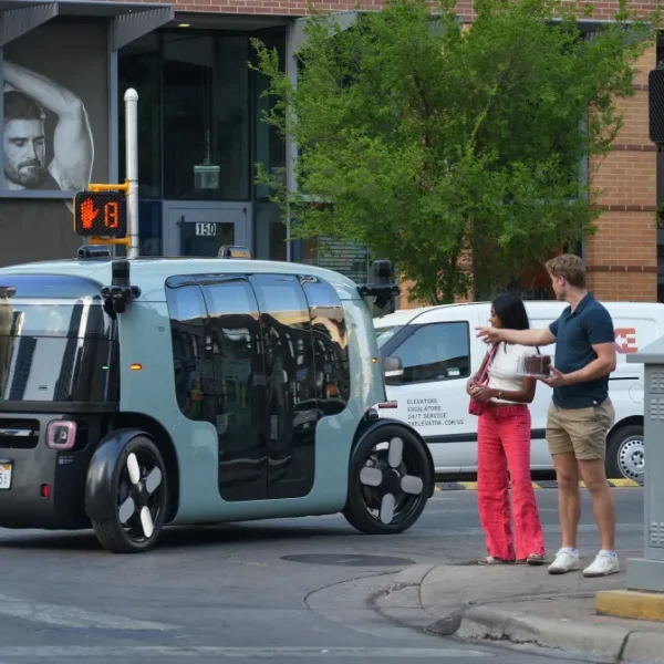 TechCrunch Mobility: Два шляхи розійшлися — для роботаксі