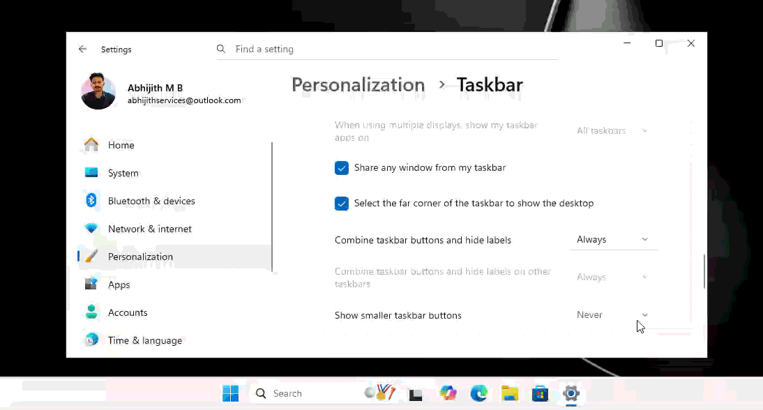 New option to make Taskbar in Windows 11 smaller