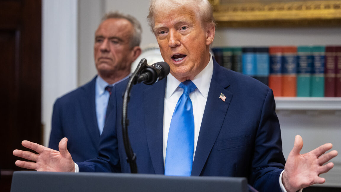 Trump вимагає роз'єднання вакцини MMR; фармкомпанії вважають ідею безглуздою 2
