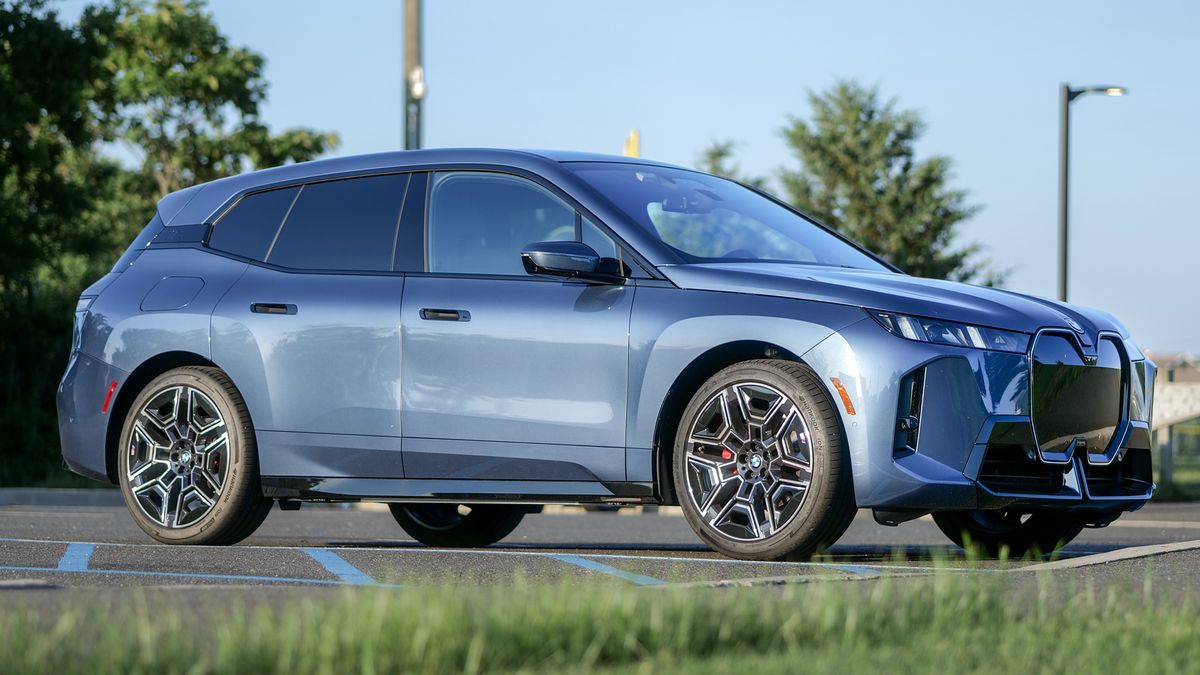 Audi Q6 e-tron проти BMW iX: яку розкішну електроніку обрати 3