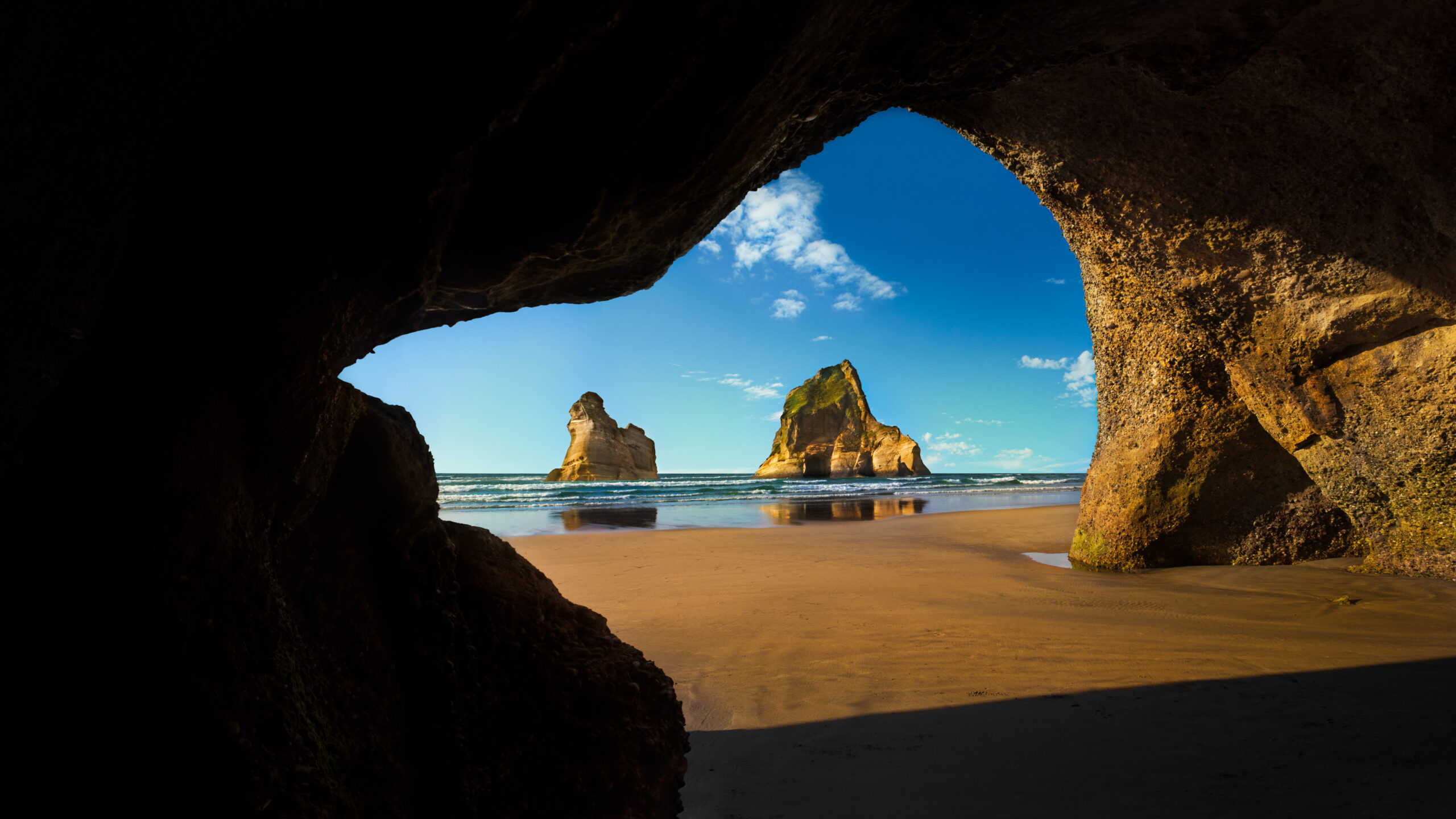 Windows 10 lock screen real location