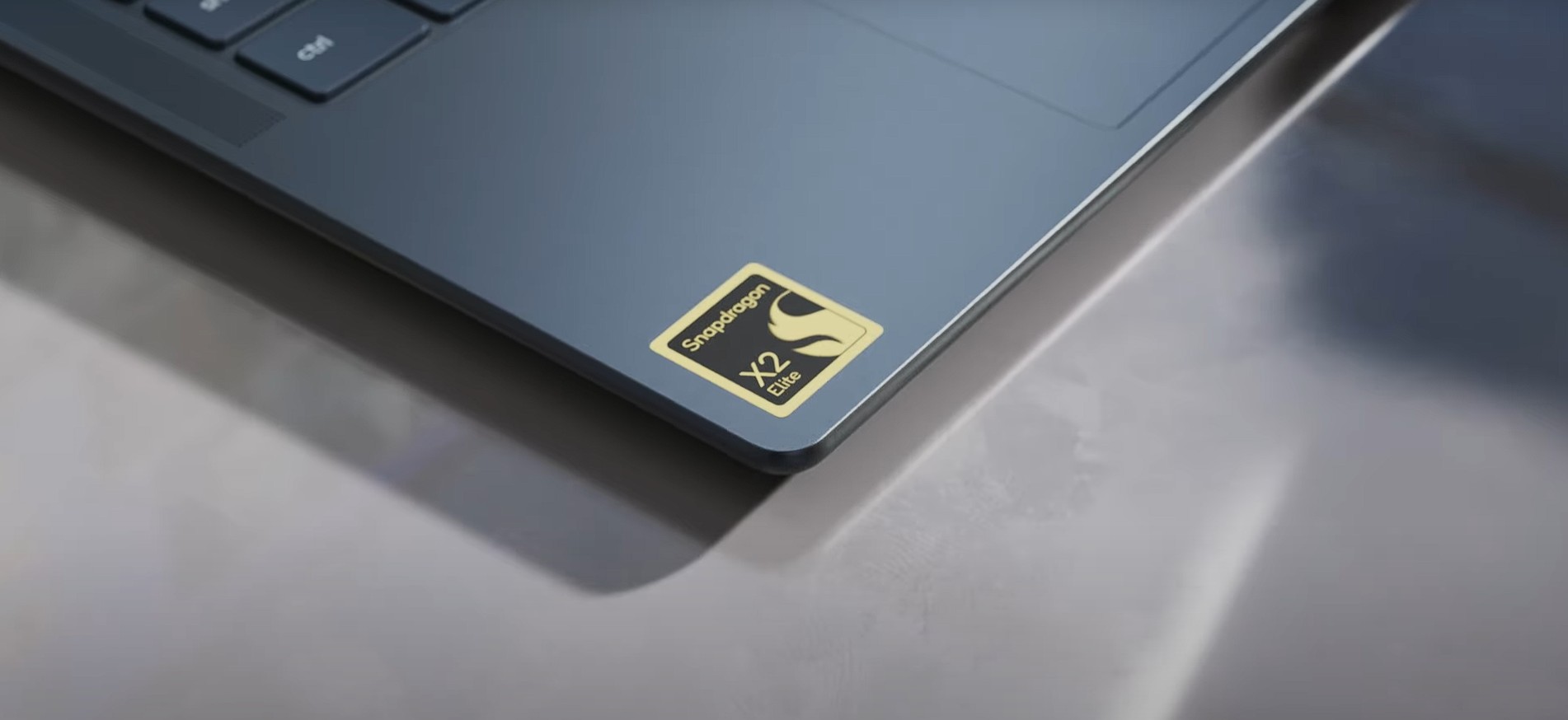 Наклейка Snapdragon X2 Elite на Lenovo Yoga Slim 7X