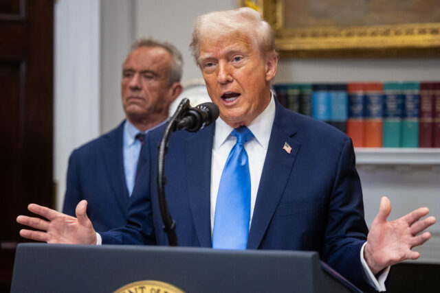 Trump пропонує розділити вакцину MMR, фармацевти вважають це безглуздям 32 Trump пропонує розділити вакцину MMR, фармацевти вважають це безглуздям 32