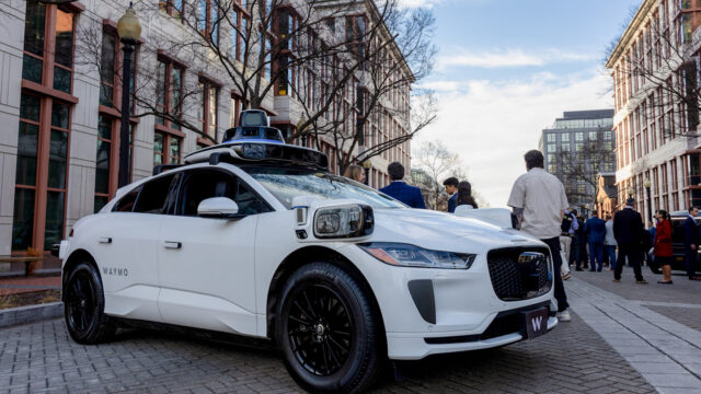 Waymo подвоює витрати на лобіювання у боротьбі за ринок роботаксі проти Uber 1
