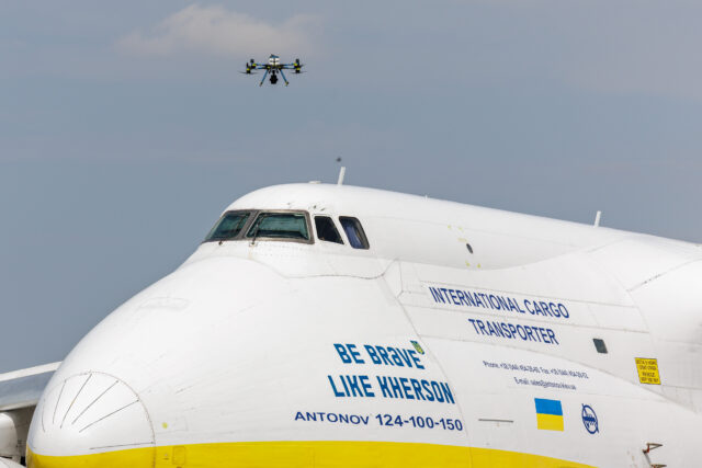 Вибухонебезпечний дрон виявили біля українського вантажного літака в аеропорту Німеччини 21