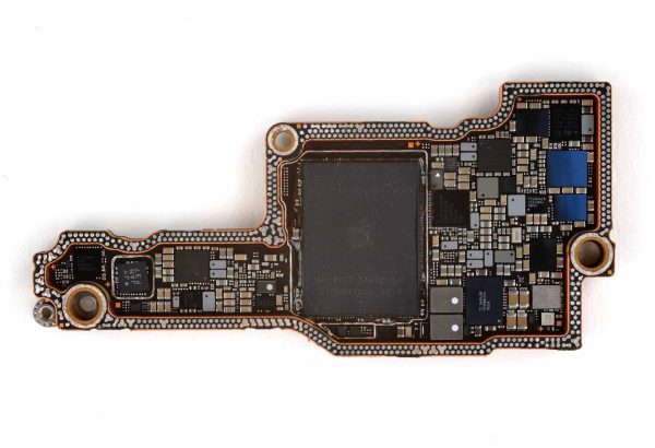 iPhone 18 Pro: DRAM з’їсть 42% вартості у 2027 році, а процесор та OLED коштуватимуть копійки