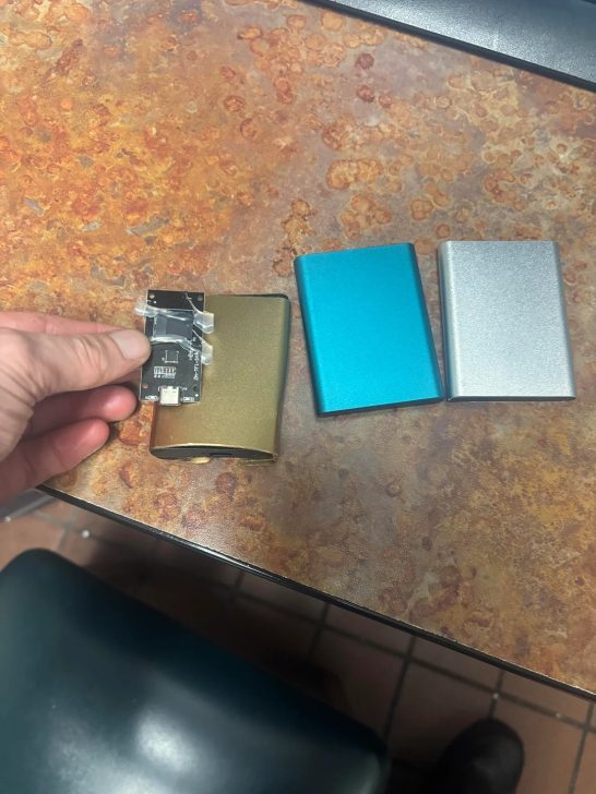 Власник купив три 32 ТБ жорстких диски, а отримав microSD-карту 2 Власник купив три 32 ТБ жорстких диски, а отримав microSD-карту 2