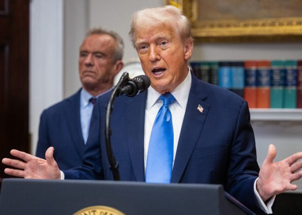 Trump вимагає роз’єднання вакцини MMR; фармкомпанії вважають ідею безглуздою
