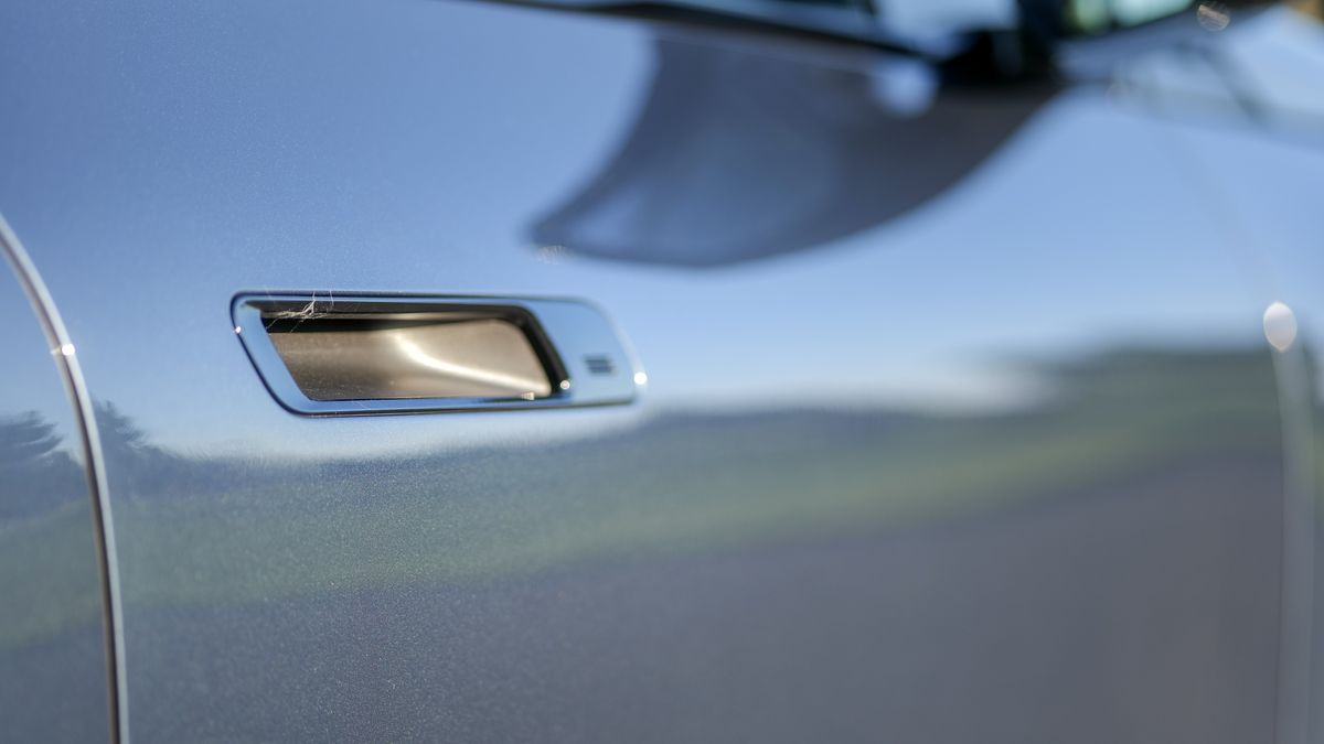 Audi Q6 e-tron проти BMW iX: яку розкішну електроніку обрати 73