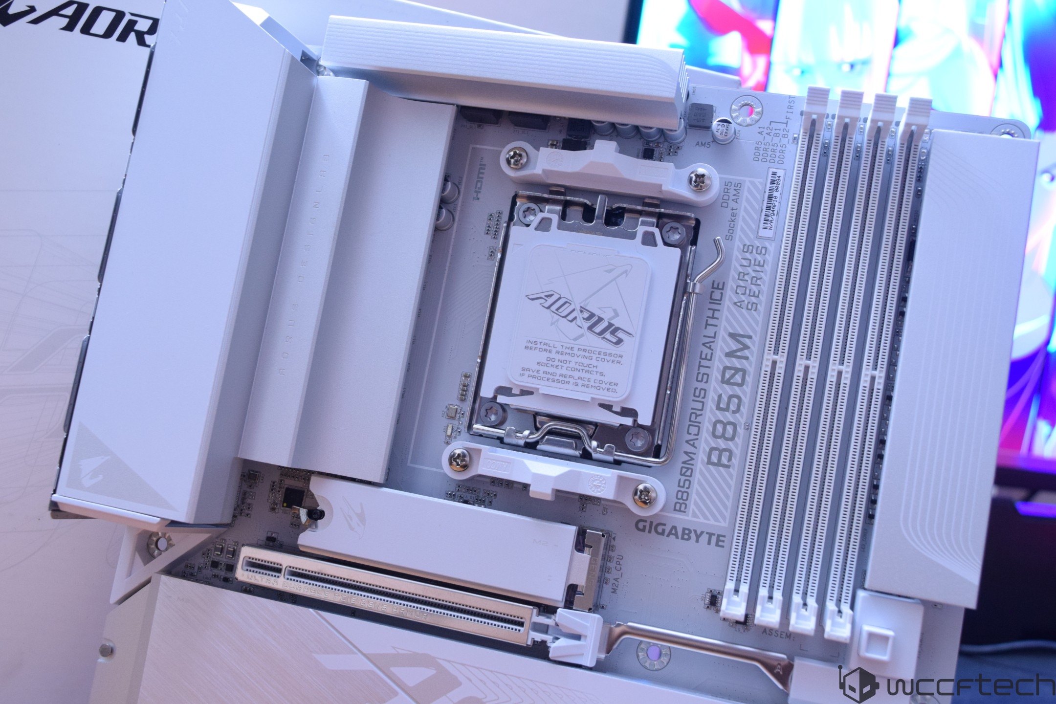 Огляд материнської плати Gigabyte B850M AORUS Stealth ICE: елегантність та міць у форматі mATX 5