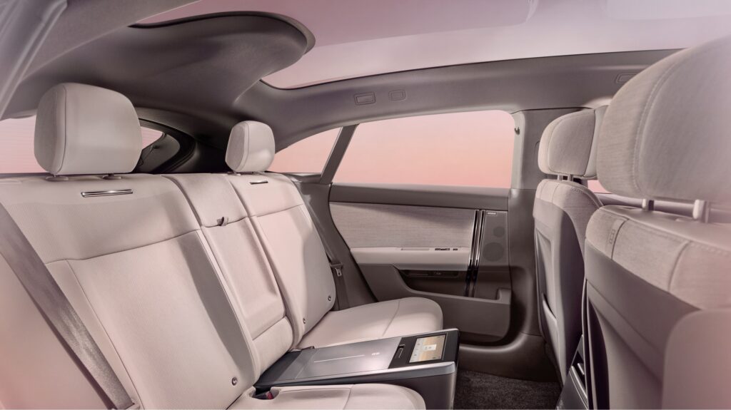 Range Rover випробовує нову формулу: що, якби ми створили не SUV? 4