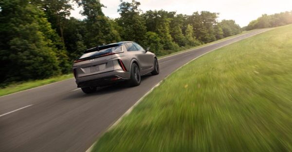GM розслідують через сотні скарг на автівки