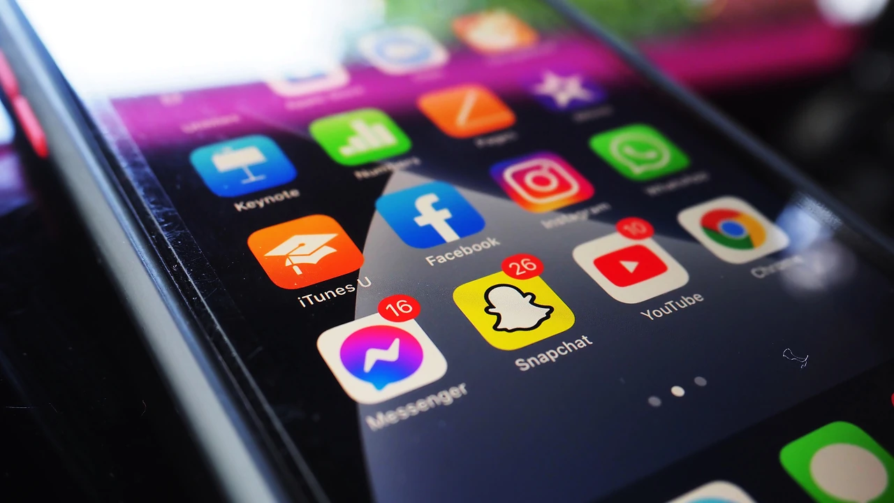 Meta, Google, TikTok та Snapchat чекають тисячі позовів через залежність від соцмереж 2