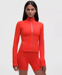 11 речей з Lululemon, які можна купити на 100 доларів 11