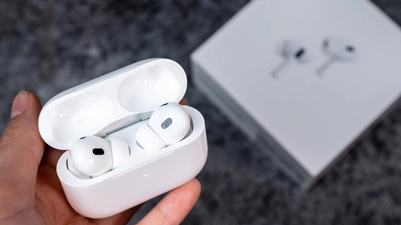 Apple розробляє AirPods з камерами 2
