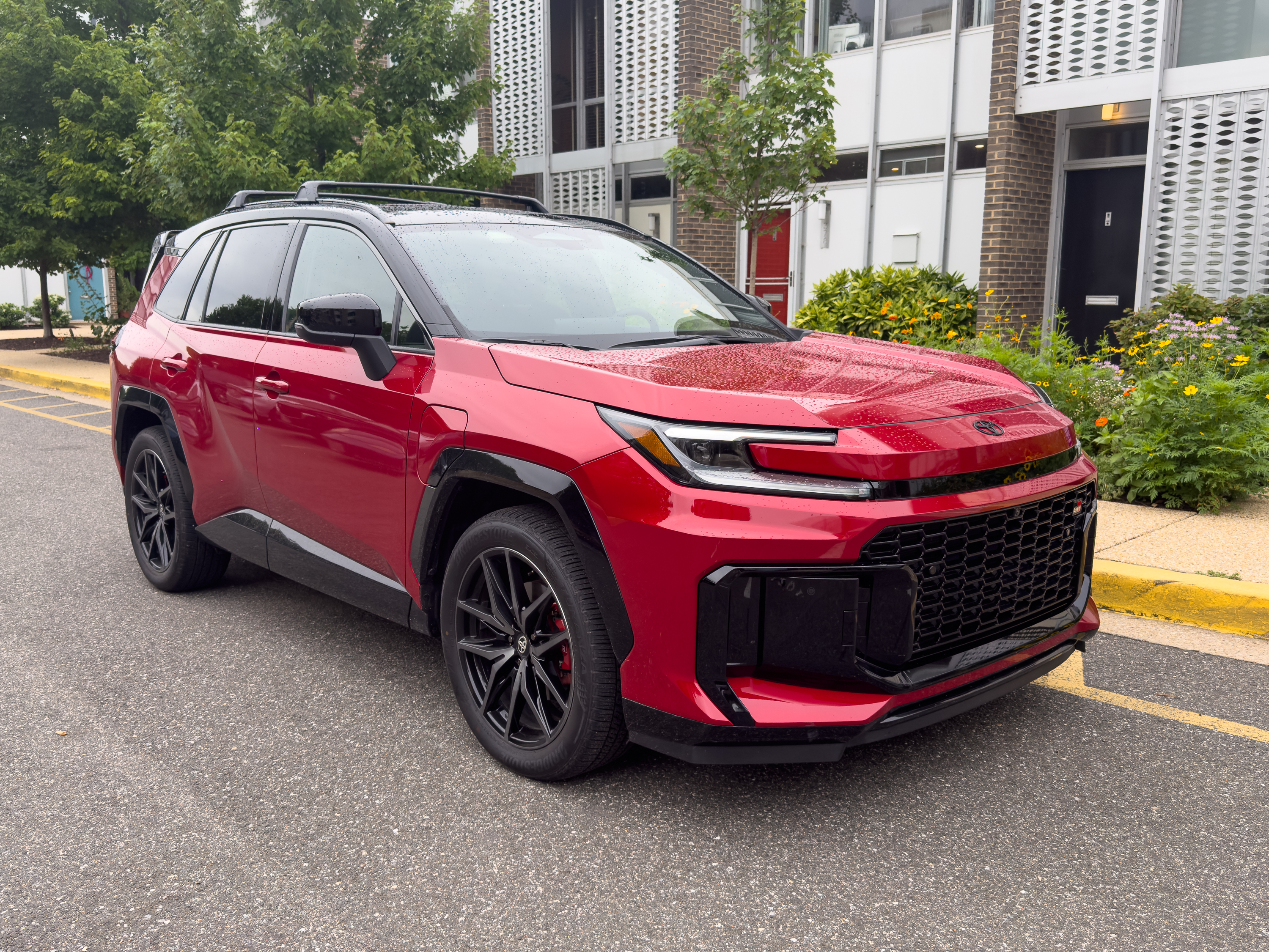 Toyota RAV4 plug-in 2026: велика батарея робить повсякденні поїздки повністю електричними 1