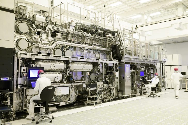 Samsung відтерміновує впровадження EUV-сканерів ASML нового покоління до 1 нм чипів 2