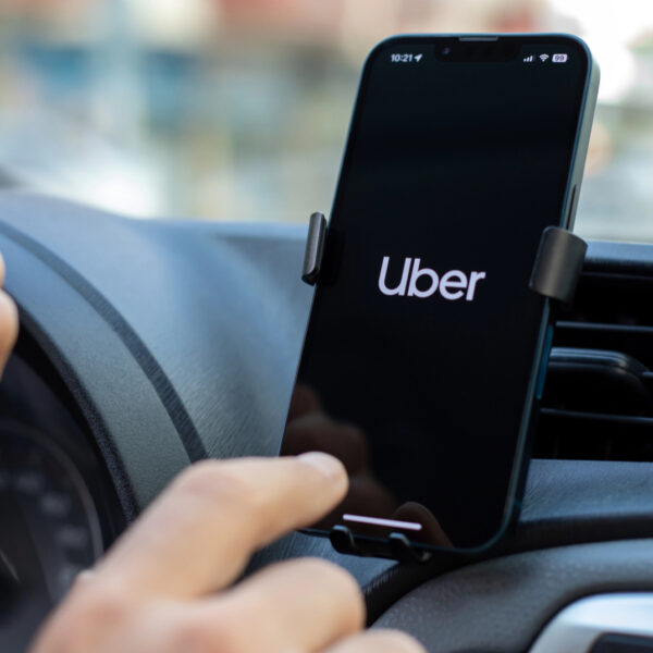 Uber дозволив батькам стежити за дітьми через камеру водія