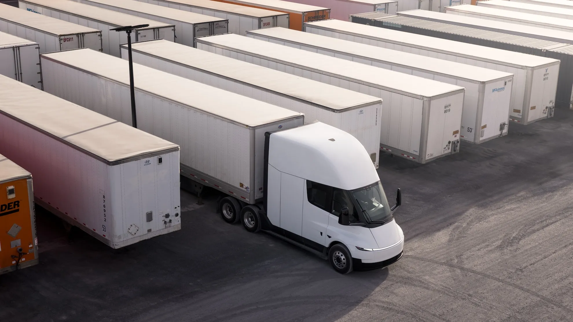 Einride замовляє 500 Tesla Semi для свого автопарку 1