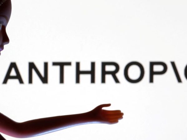 “Anthropic витрачає майже мільйон доларів на рік на інженерів, які навчають її ШІ проєктувати чипи, але лише $320-485 тисяч — тим, хто фактично створює перший ASIC”