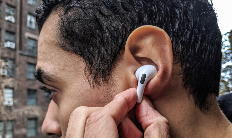 AirPods Ultra з камерами: витік відео викликав суперечки щодо приватності 12 AirPods Ultra з камерами: витік відео викликав суперечки щодо приватності 9