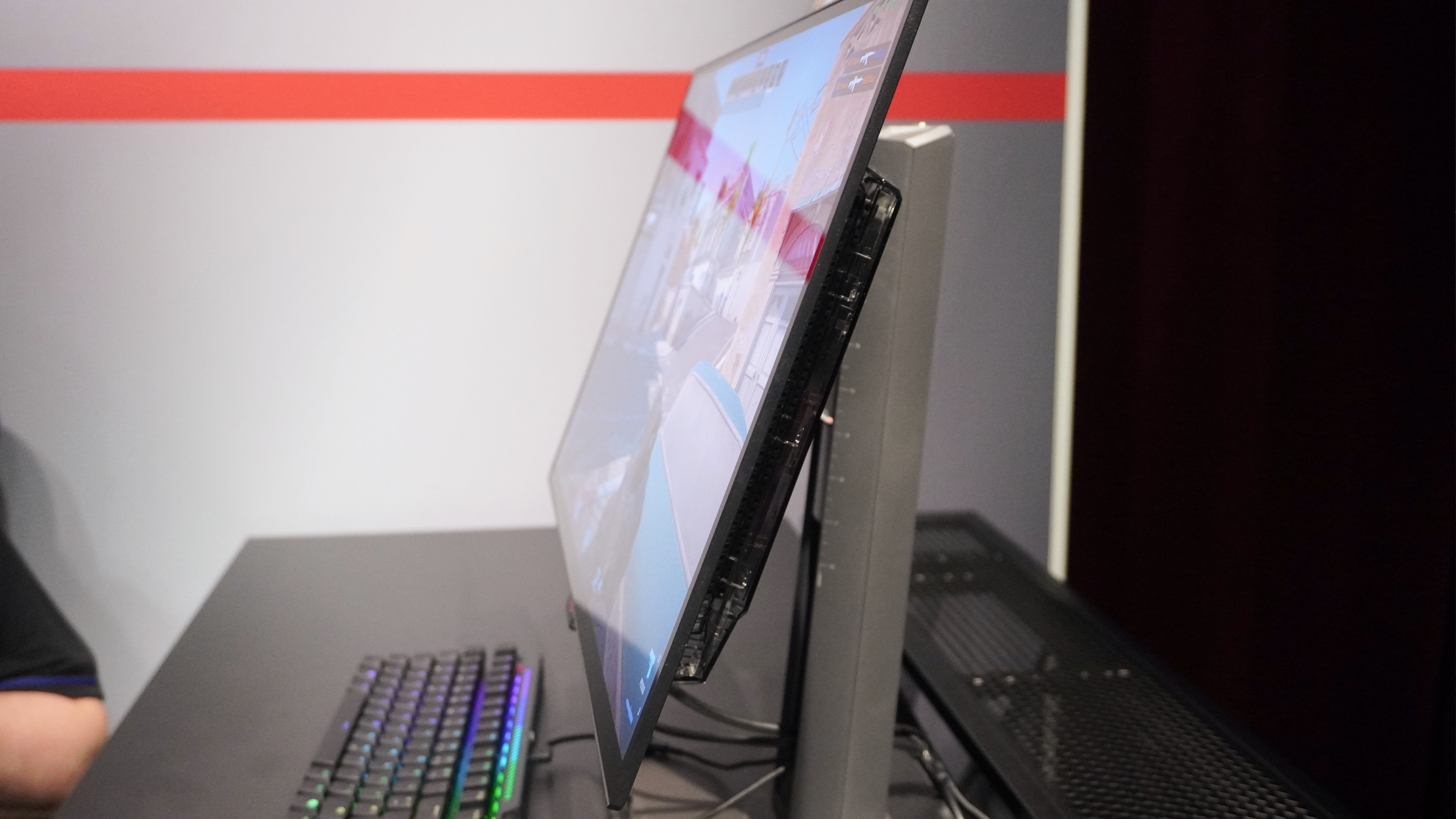 Найшвидший OLED-монітор у світі вбиває розмиття в русі 4