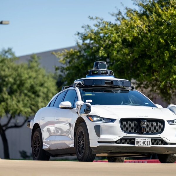Waymo надає документи в розслідуванні NHTSA щодо зіткнення з дитиною