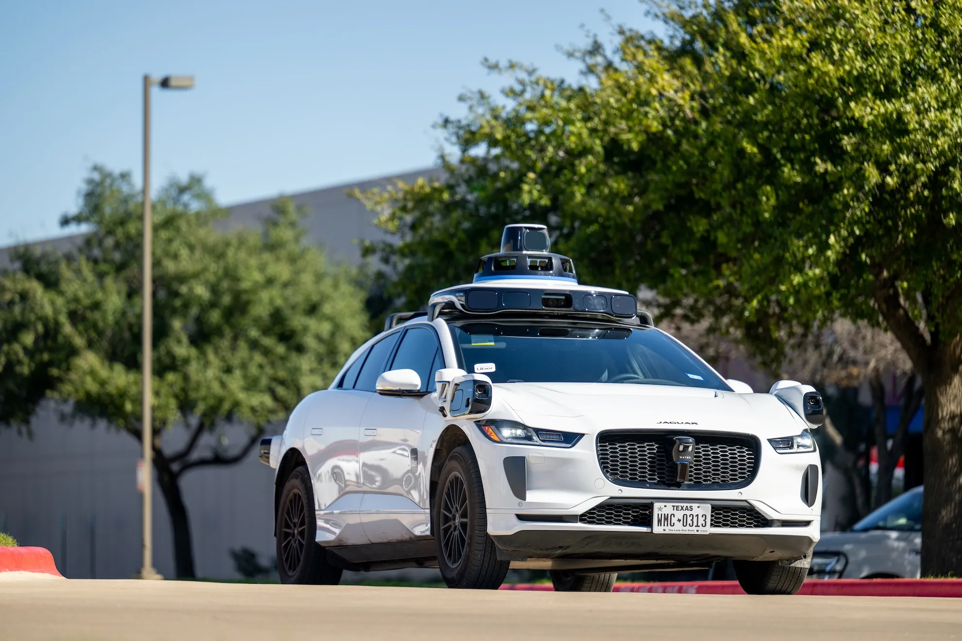 Waymo надає документи в розслідуванні NHTSA щодо зіткнення з дитиною 1 Waymo надає документи в розслідуванні NHTSA щодо зіткнення з дитиною 1