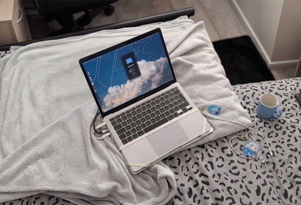 Власник MacBook Pro M4 Pro уникнув ремонту екрана за $700, використавши M1 MacBook Pro як монітор