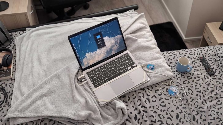 Власник MacBook Pro M4 Pro уникнув ремонту екрана за $700, використавши M1 MacBook Pro як монітор 1