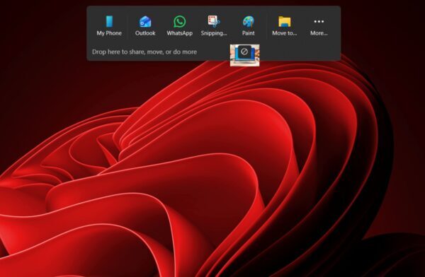 Microsoft прибирає з Windows 11 функцію Drag Tray, що заважала перетягуванню