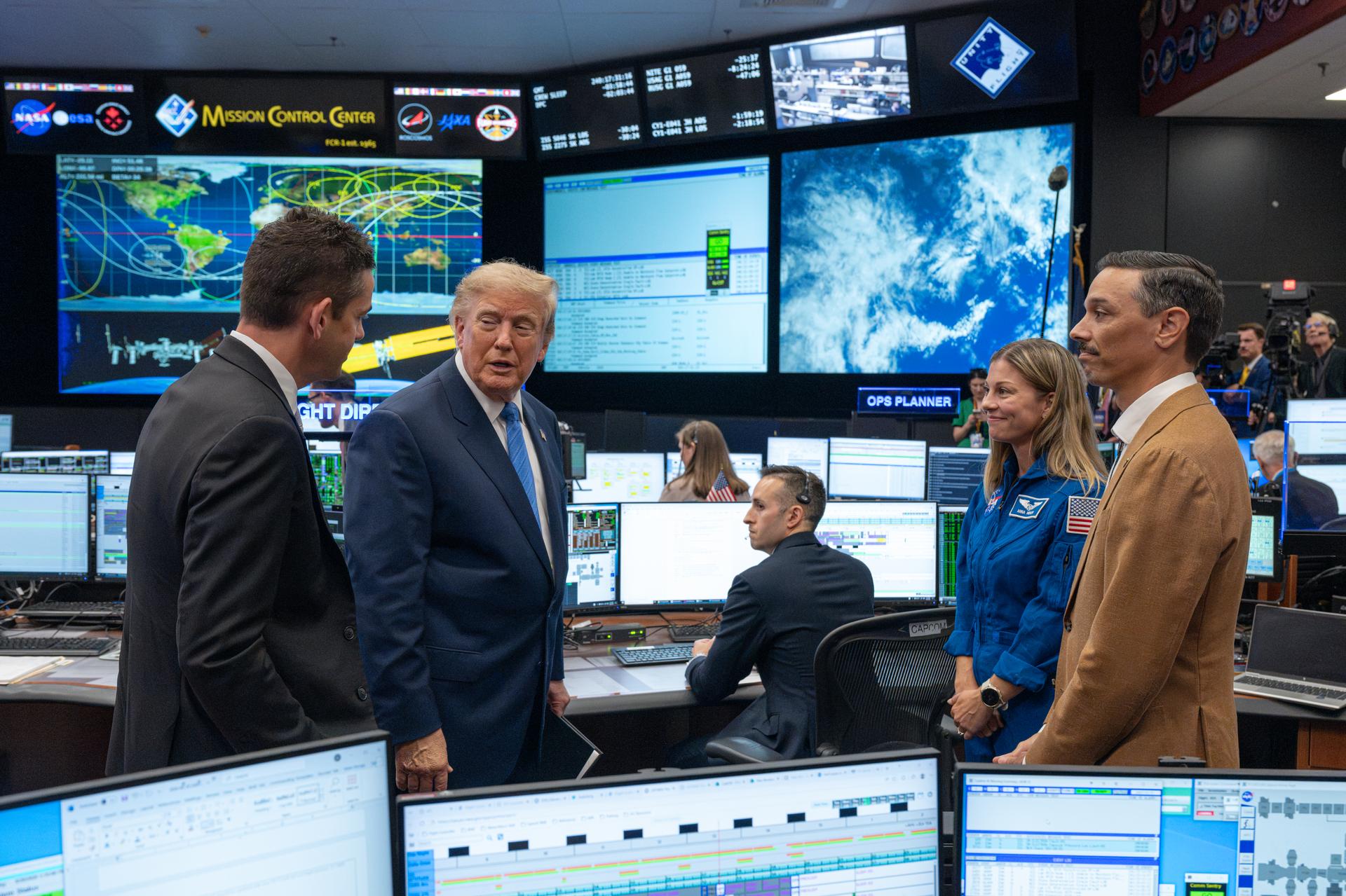 Чому дзвінок Трампа на пресконференцію NASA має значення 1