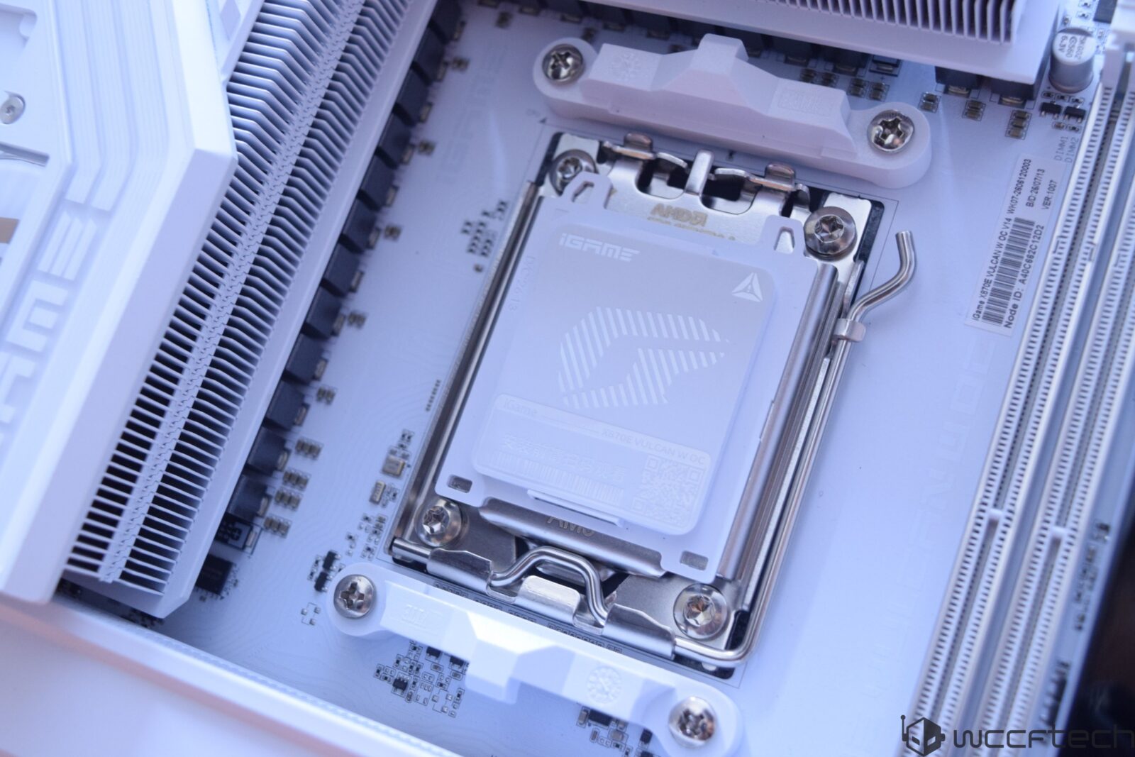 Огляд материнської плати Colorful iGame X870E Vulcan W OC V14: преміальний дизайн і розгінний потенціал 5