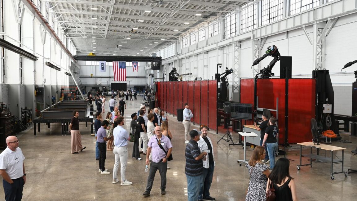 Колишні інженери SpaceX створюють роботизовану фабрику для виробництва сталевих деталей 2