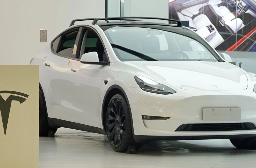 Головна 22 Tesla відкликає 3 мільйони автівок через несправні ручки дверей