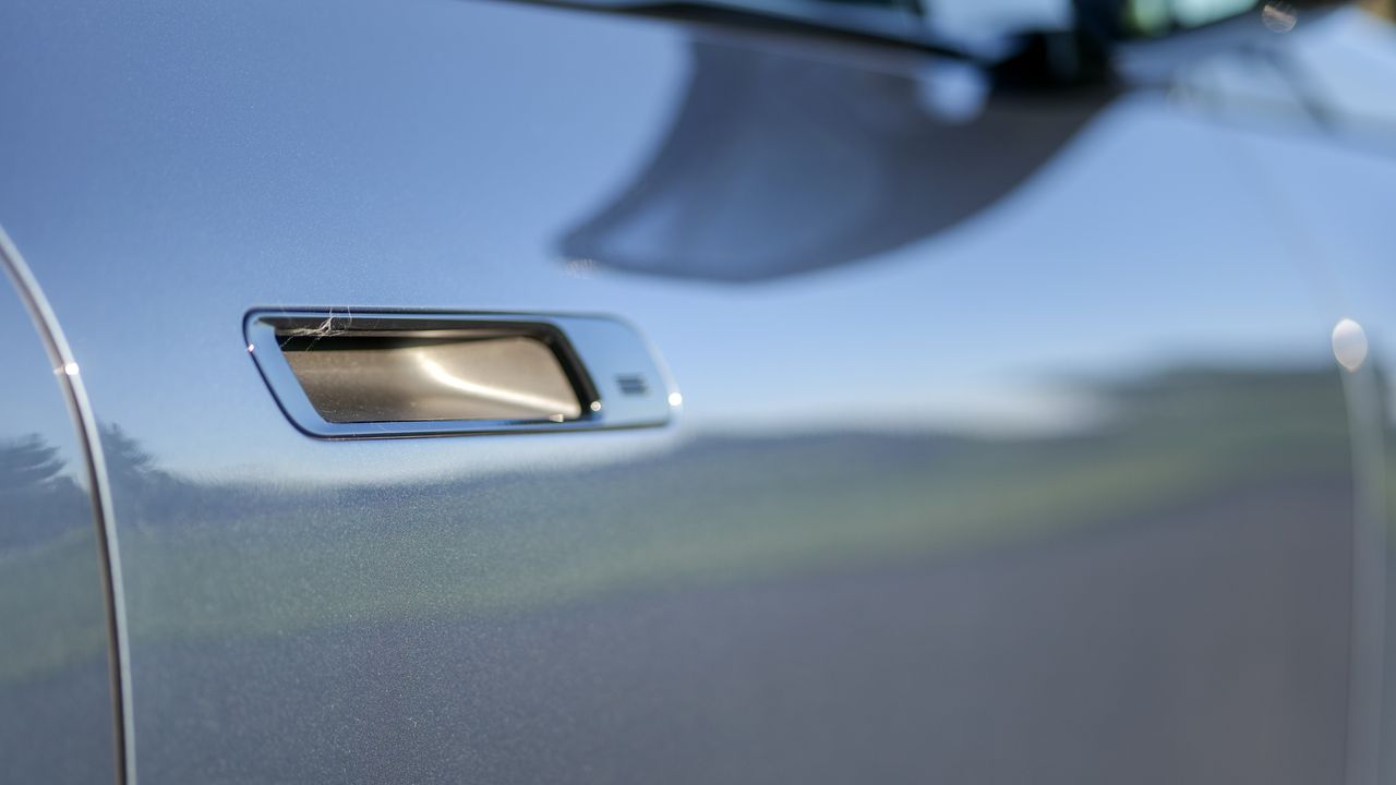 Audi Q6 e-tron проти BMW iX: яку розкішну електроніку обрати 78