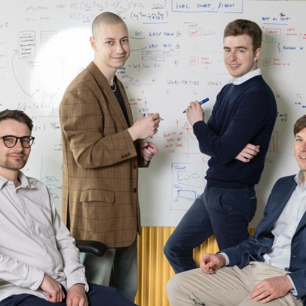 Inherent обійшла OpenAI та Anthropic: ШІ-напарник від засновників DeepMind відтворив дослідження краще за конкурентів