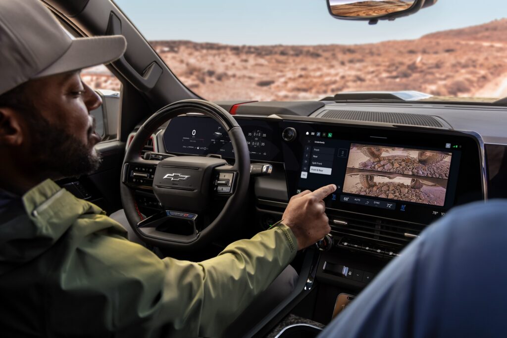 GM оновила інтерфейс своїх головних вантажівок, додавши підтримку CarPlay 3