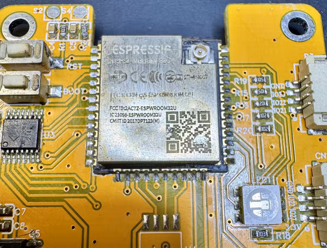 7 проєктів для ESP32 та Cheap Yellow Display 4